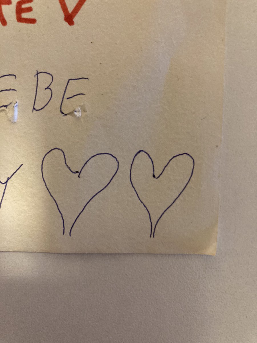 monivol6's tweet photo. my man can’t draw hearts and i think it’s the most adorable thing i’ve ever seen in my entire life https://t.co/1fkVS1FUuM