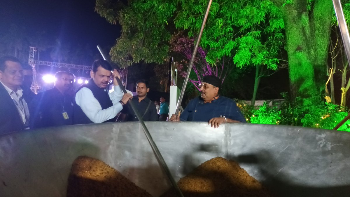 Chefvishnuji's tweet photo. काल झालेल्या #galadinner चे, खाद्य पदार्थांचे, आमच्या मेहनतीचे आपण सगळ्यांनी कौतुक केले त्याबद्दल मनस्वी आभारी आहे, आपल्या देशाची महाराष्ट्राची खाद्य संस्कृती #G20Summit च्या पाहुण्यांसमोर सादर करण्याची संधी दिल्या बद्दल धन्यवाद ! #G20Presidency #G20India #G20Nagpur https://t.co/Rfq0IsfaOk