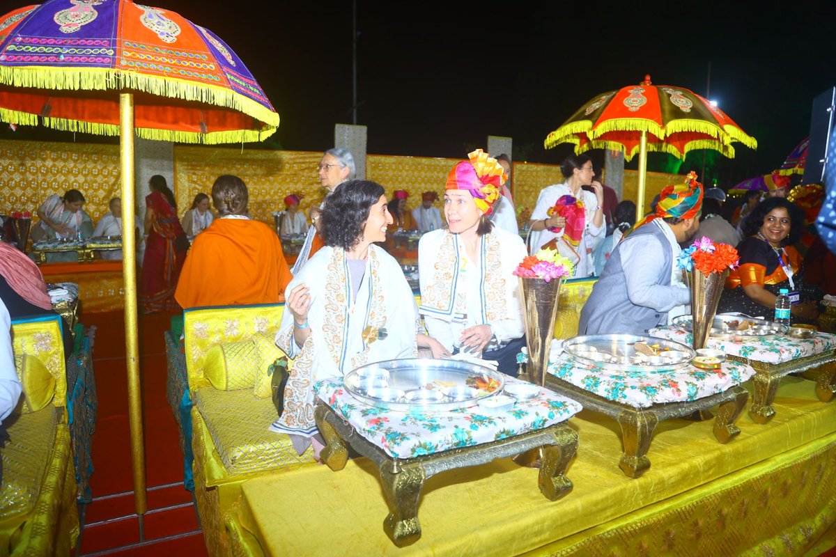 Chefvishnuji's tweet photo. काही अविस्मरणीय क्षण ...#MataAmritanandmayi https://t.co/gHYoVij8tr