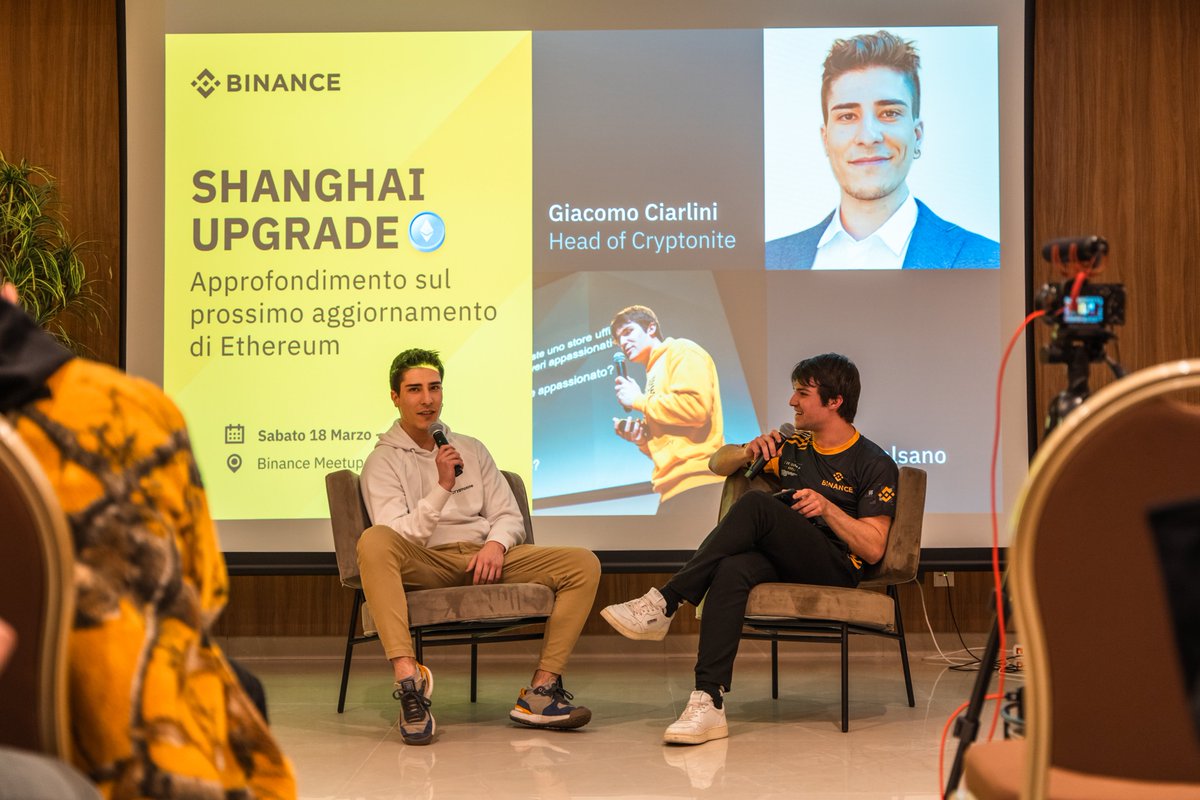 BinanceItalian's tweet image. Grazie Napoli 🇮🇹! È stato incredibile 💙 

🕣 Sabato 18 Marzo, 2023
🔥 5 membri del team, 4 Angels, 3 ospiti che hanno approfondito la situazione macroeconomica e il prossimo aggiornamento di Ethereum, NFT POAP e gadgets #Binance 👕🧢 

➡️Prossima tappa: Venezia/Padova (Aprile)