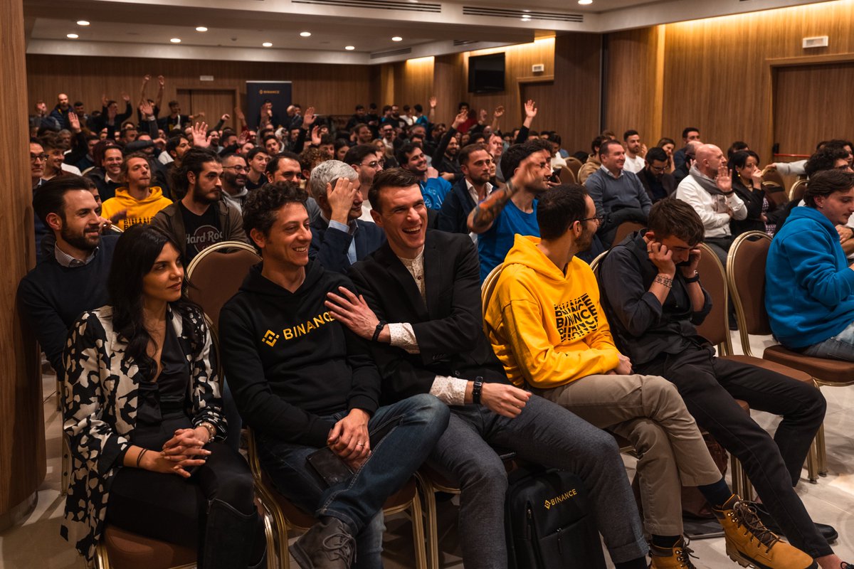 BinanceItalian's tweet image. Grazie Napoli 🇮🇹! È stato incredibile 💙 

🕣 Sabato 18 Marzo, 2023
🔥 5 membri del team, 4 Angels, 3 ospiti che hanno approfondito la situazione macroeconomica e il prossimo aggiornamento di Ethereum, NFT POAP e gadgets #Binance 👕🧢 

➡️Prossima tappa: Venezia/Padova (Aprile)