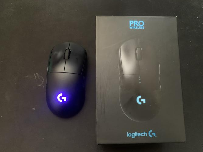 FNTare2's tweet photo. BIG GIVEAWAY TO ONE PRESON THIS LOGITECH WIRLESS PRO MOUSE🎮
-steps:

-follow me 👍
-like 😍
-rt
-tag two friends 📩
-follow @potens_esports 
-join this DISORD SERVER
https://t.co/DpZffmornv https://t.co/lHxL1nRA2s