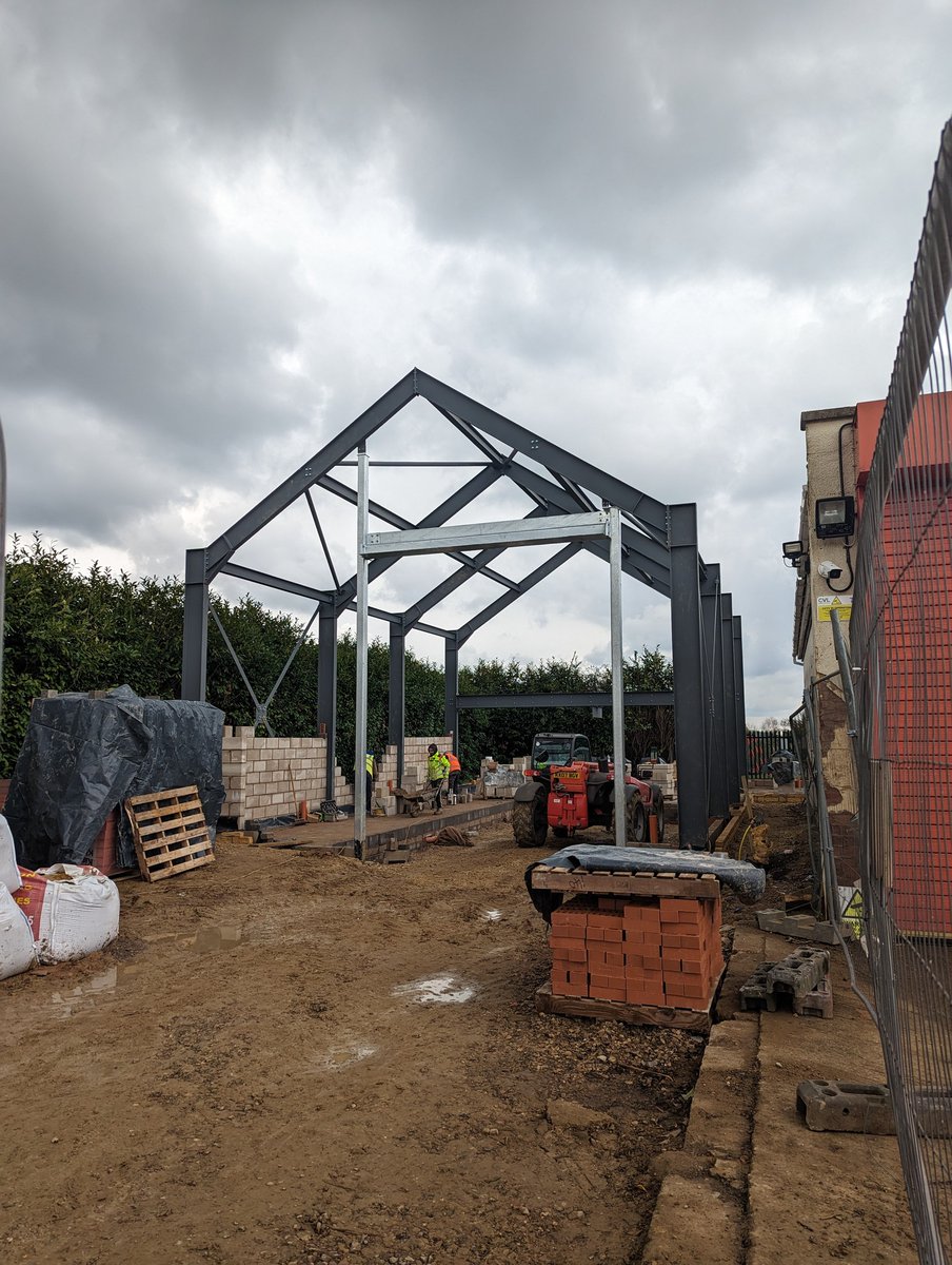 There's great progress on the new @HWFireBroadway Fire Station since work started earlier this year. The new appliance bay structure is going up. 

Head to the station on 30 March at 6pm to meet some of the crew and find out more about what it takes to be an on-call firefighter.