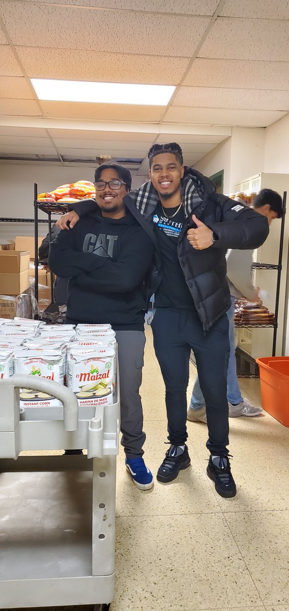 SMLPPGCC's tweet photo. The Southern Management Leadership Program students from Prince George's Community College and Montgomery College in Maryland volunteered this past Saturday at the Interfaith Works Donattion Center in Rockville, Maryland. #pgcc #SMLP #Leadership https://t.co/1PfVyE1JjO