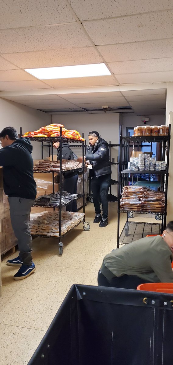 SMLPPGCC's tweet photo. The Southern Management Leadership Program students from Prince George's Community College and Montgomery College in Maryland volunteered this past Saturday at the Interfaith Works Donattion Center in Rockville, Maryland. #pgcc #SMLP #Leadership https://t.co/1PfVyE1JjO