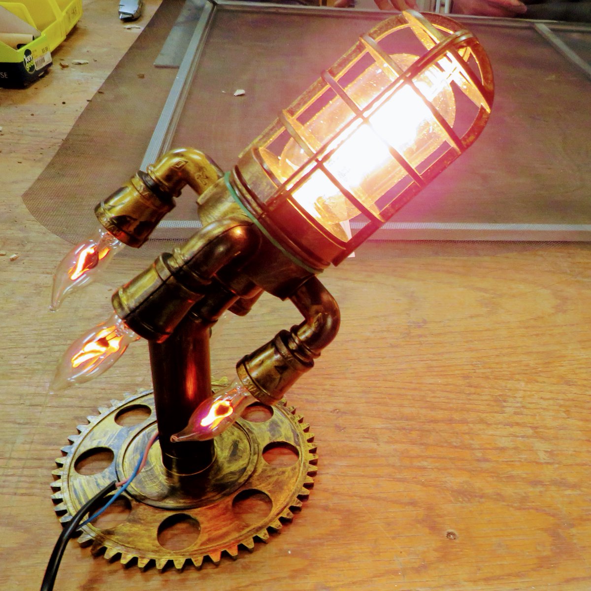 HardwareMidtown's tweet image. Blast off!

Wow! Someone dropped off these steampunk rocket-lamps to get fixed up. 

Their flickering flames matches with its twin.

#LampRepair #ScreenRepair #KeyDuplication #TulsaOK #tulsatime #ServiceWithASmile