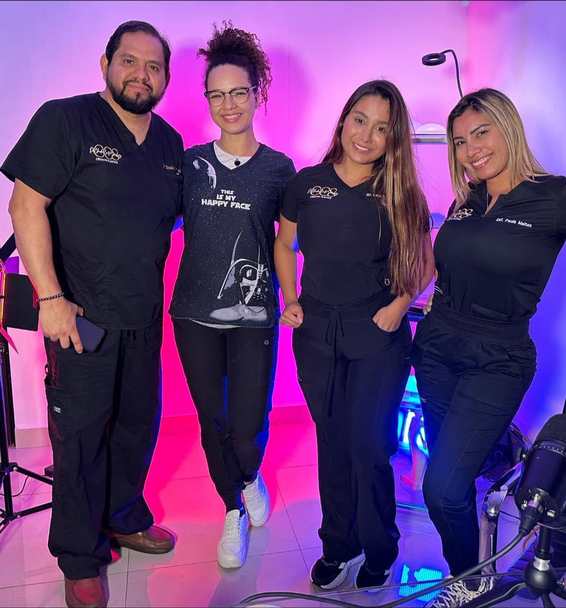 sinpeloslive_mx's tweet photo. A T E N T O S
El Doctor Dr. Claudio Cantú Sánchez /Cirujano Plástico regalará a todos sus pacientes Botox… Atentos al próximo video. Ahí encontrará las bases para obtener este beneficio… https://t.co/GPou8jpO2y