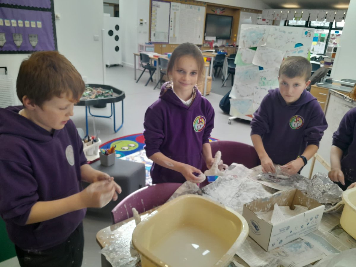 KinrossPrimaryS's tweet photo. P5a have been experimenting with modroc to create sculptures inspired by Kinross. #ambition #achievement https://t.co/7NSq1MA0qW