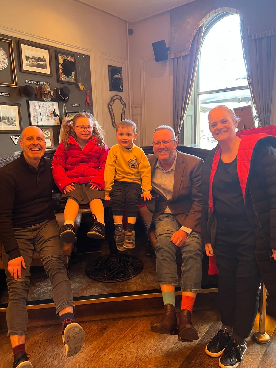 Absolute pleasure to welcome the amazing & beautiful Eva Blower with brother Rocco & Mum & Dad ⁦@SimonPobble⁩ for her favourite tea ⁦@fatbadgerpub⁩ #Harrogate … pizza & chips 🍟 🍕 Here’s us #RockingOurSocks for #WorldDownSyndromeDay #WorldWithoutDowns