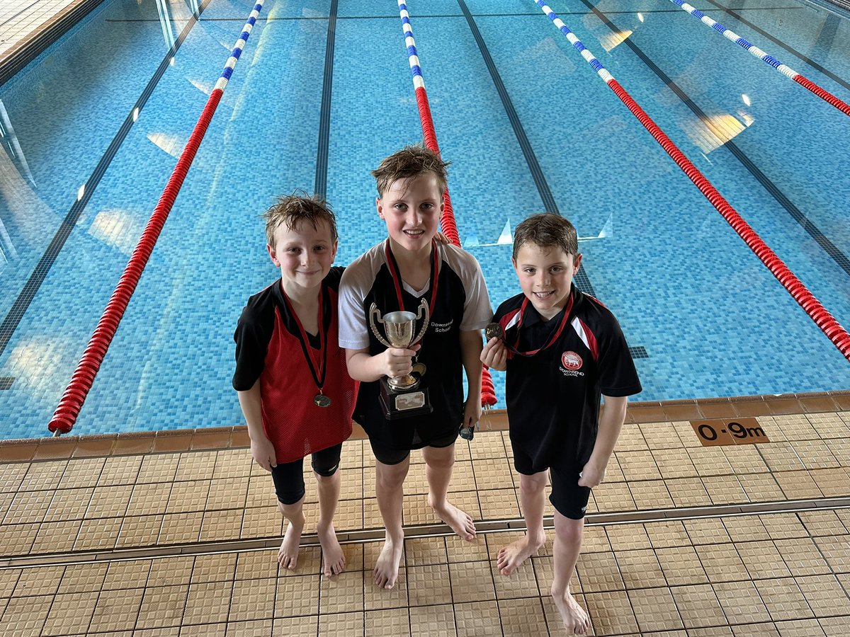 Today it was the turn of Year 6 in the pool for their house gala. Congratulations to Norbury 🔴 for the win. Massive well done to our Individual Medley winners too!! #TeamDownsend #RESPECT 🏊🏼‍♀️🏊🏼‍♂️