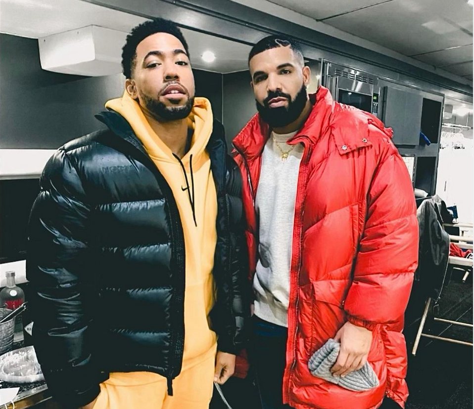 _speedfromtx's tweet image. Me at Work     VS     Me on the weekend