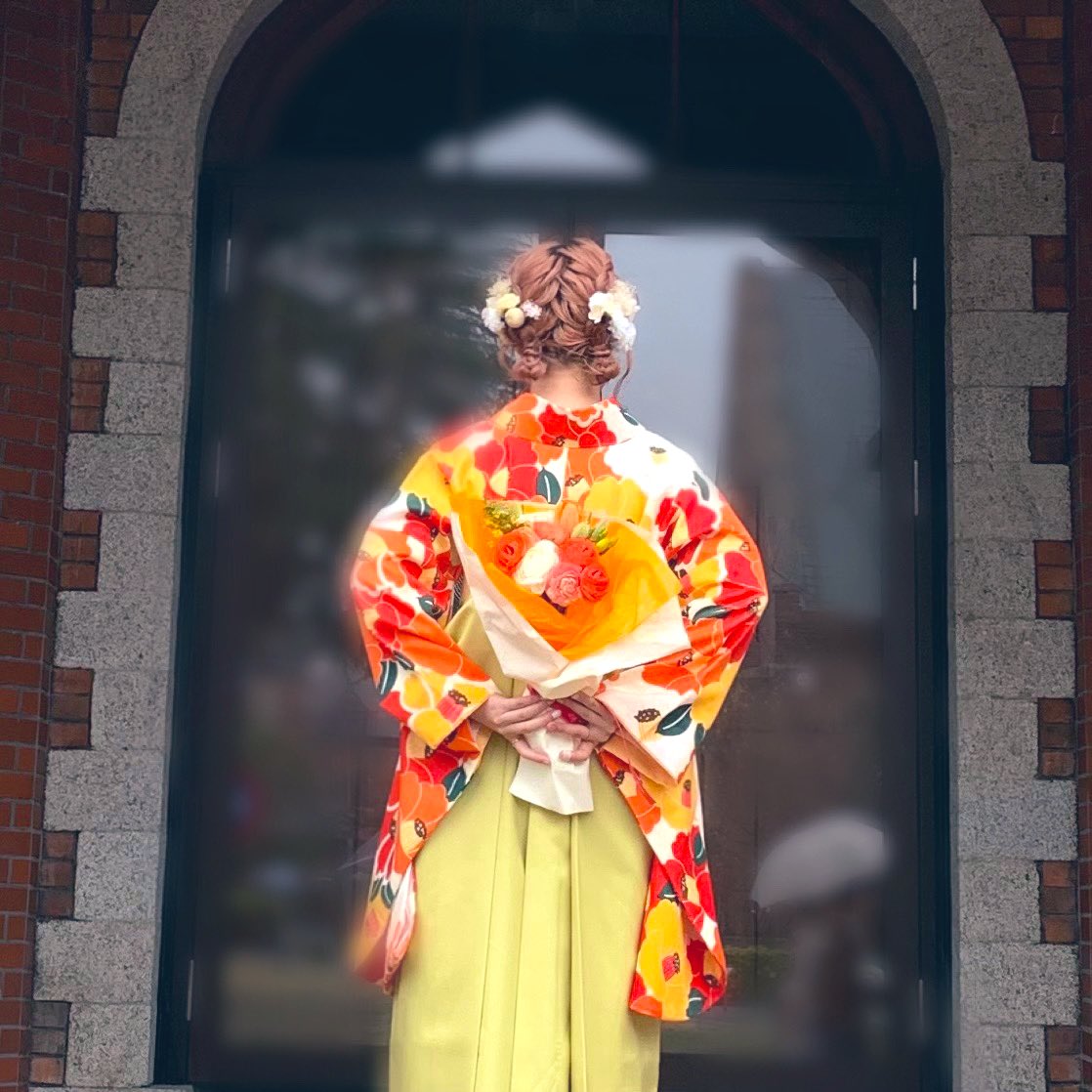 なにより可愛いのが、袴のお色味に合わせて花束を持ってきてくれたことなのです💐✨