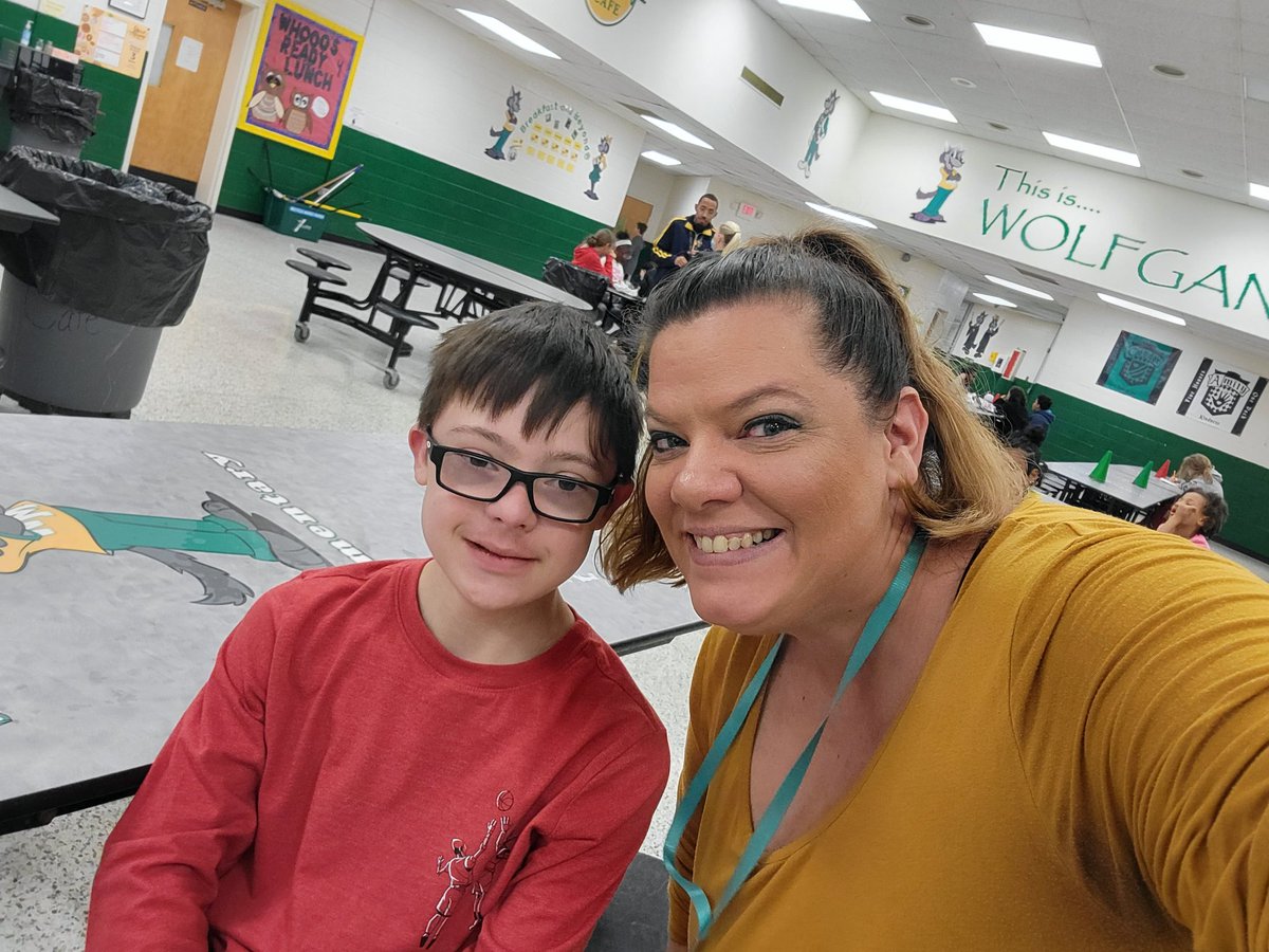 DanielleB4WMES's tweet photo. Happy down syndrome day to my buddy from 5th grade! 💙💛💙💛💙💛💙💛 https://t.co/pP0j6OF56W