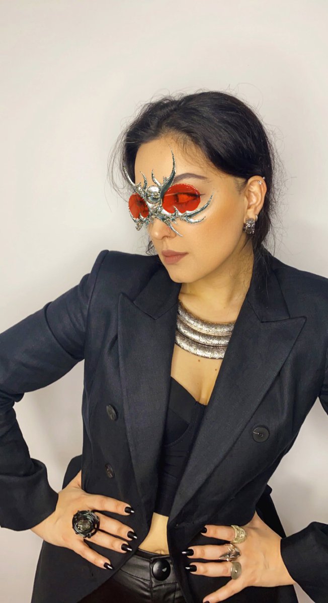Wearing “The Prototype” Digital Eyewear from my #NFT collection 369.

More about it in the link in my bio.

#digitalfashion #kamalaatak #AugmentedReality