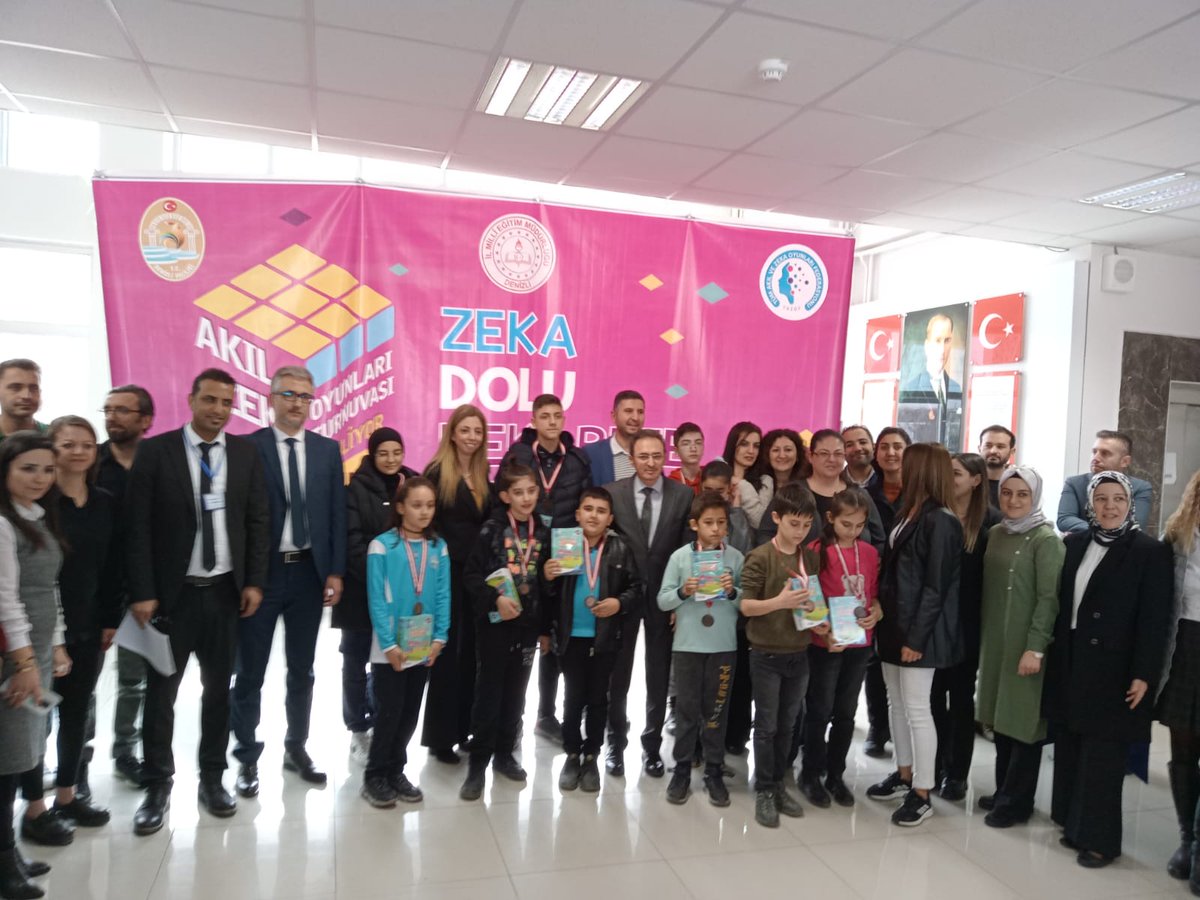 Öğrencilerimiz zeka oyunlarında il dereceleri aldılar.
Reversi'de M. Ali Aday İl 1. si (Türkiye finallerinde ilimizi temsil edecek)
Mangala'da E. Şaylıca İl 2. si 
Pentago'da E. Sarıcan İl 3. sü oldu. Ögretmenimiz <a href="/TonkaUlas/">ulaş tonka</a>'yı ve öğrencilerimizi tebrik ediyoruz. <a href="/kalemem20/">Kale İlçe Milli Eğitim Müdürlüğü</a>