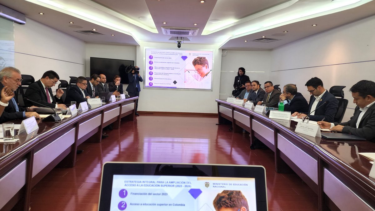 Gustavo Petro tweet media