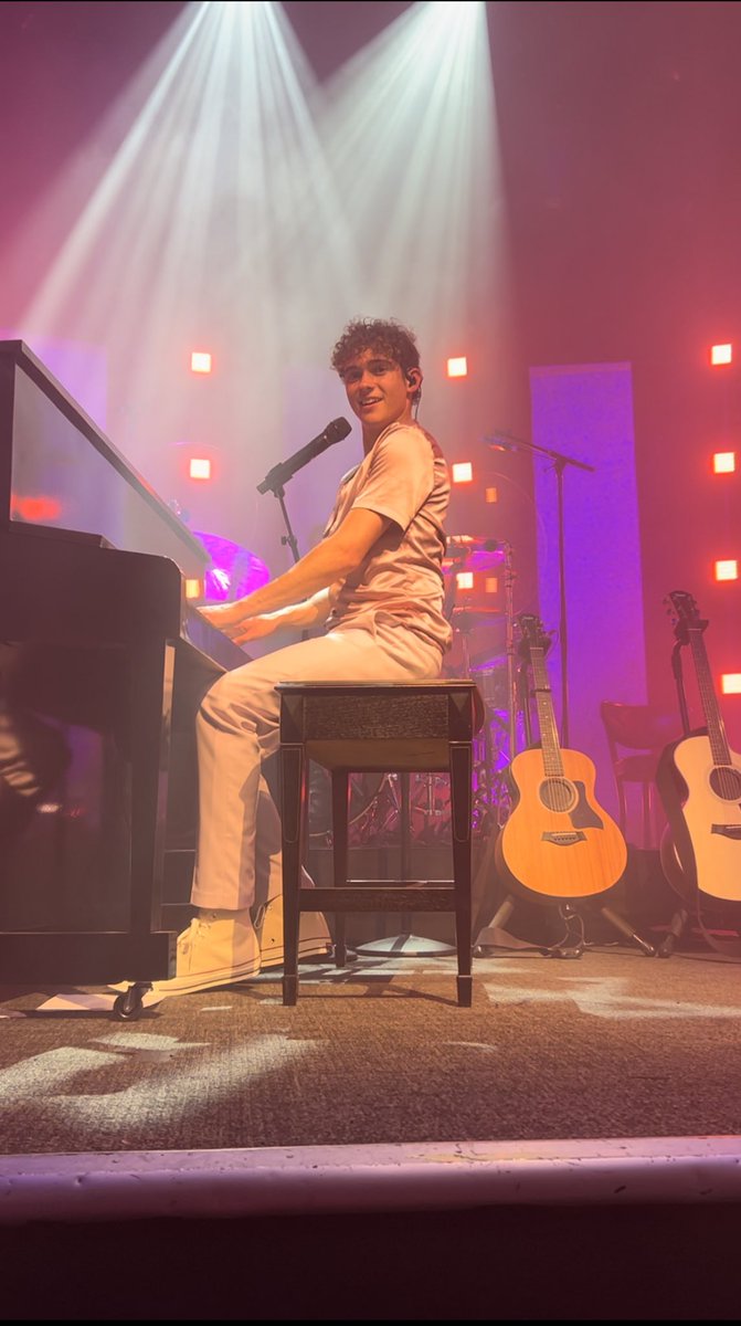 rideshome's tweet image. why does no one talk about how cute his nose is