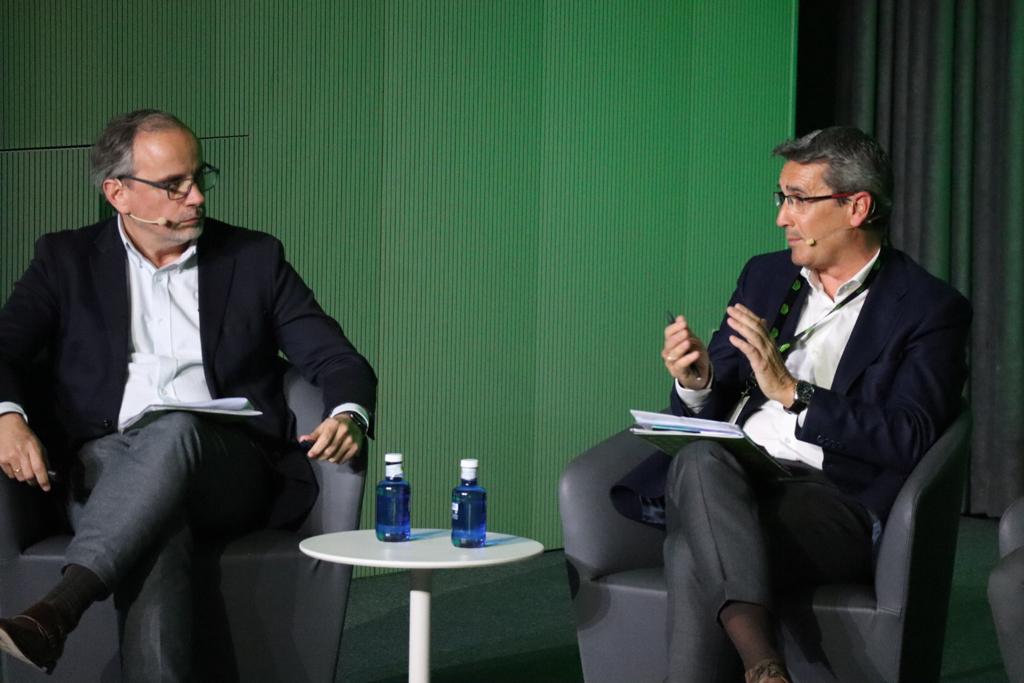 BricoAFEB's tweet photo. Nuestra mesa redonda, moderada por Íñigo Garcia y con la participación de Javier Alfaro, Xavier Merino e Iván Server sobre "Cómo afrontar el reto de la #sostenibilidad " #AFEB #ForoAFEB https://t.co/ajRE4zfijI
