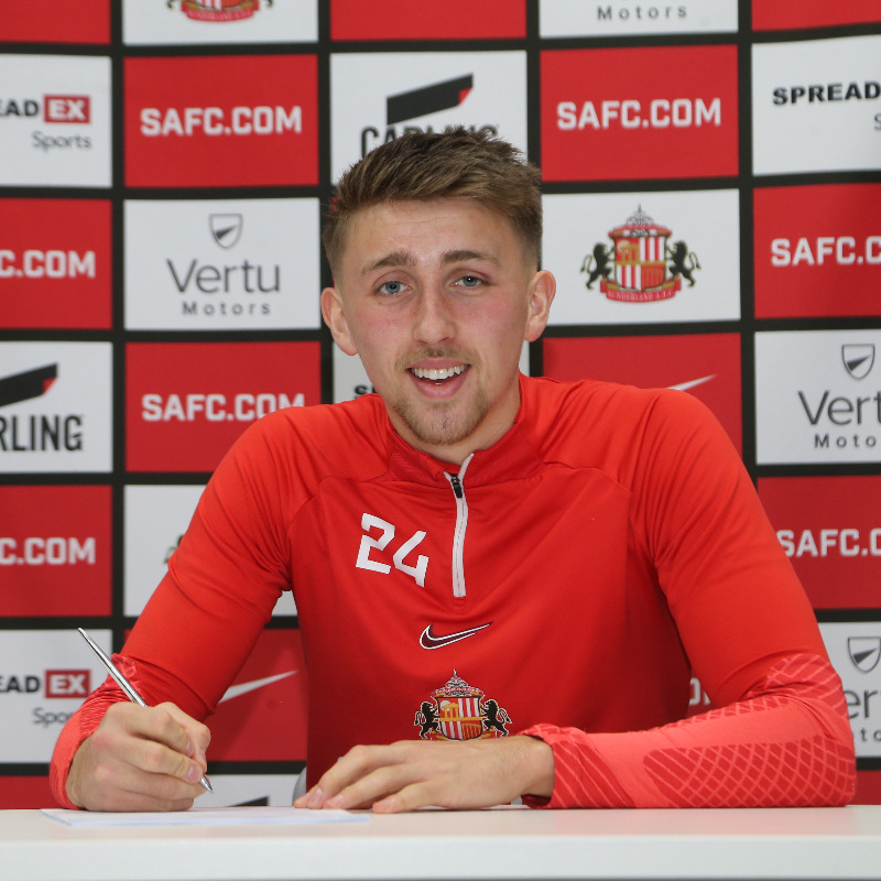 SunderlandAFC's tweet photo. ❤️ We’re delighted to announce that Dan Neil has extended his contract at the Stadium of Light! 

#Neil2026