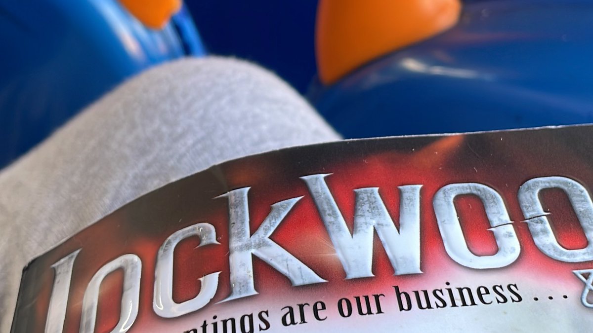 i never get the chance to read on my bus journey home, maybe today is my time
#booktwt