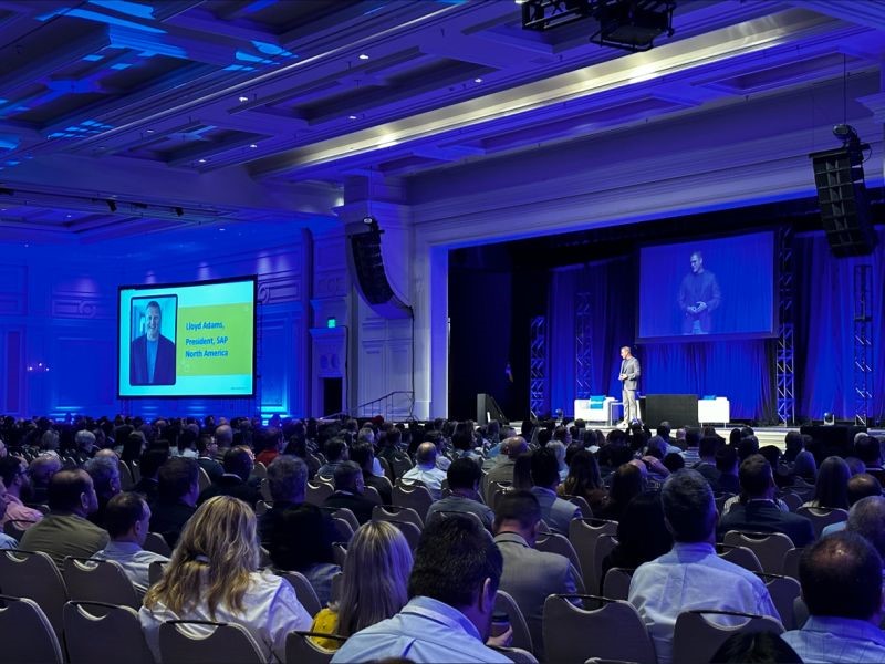 Lloyd Adams is now LIVE of SAPinsider 2023 for his opening keynote address featuring customer stories from Verizon and Chobani! #SAPinsider2023 #SAPinsider20thAnniversary #SAP
