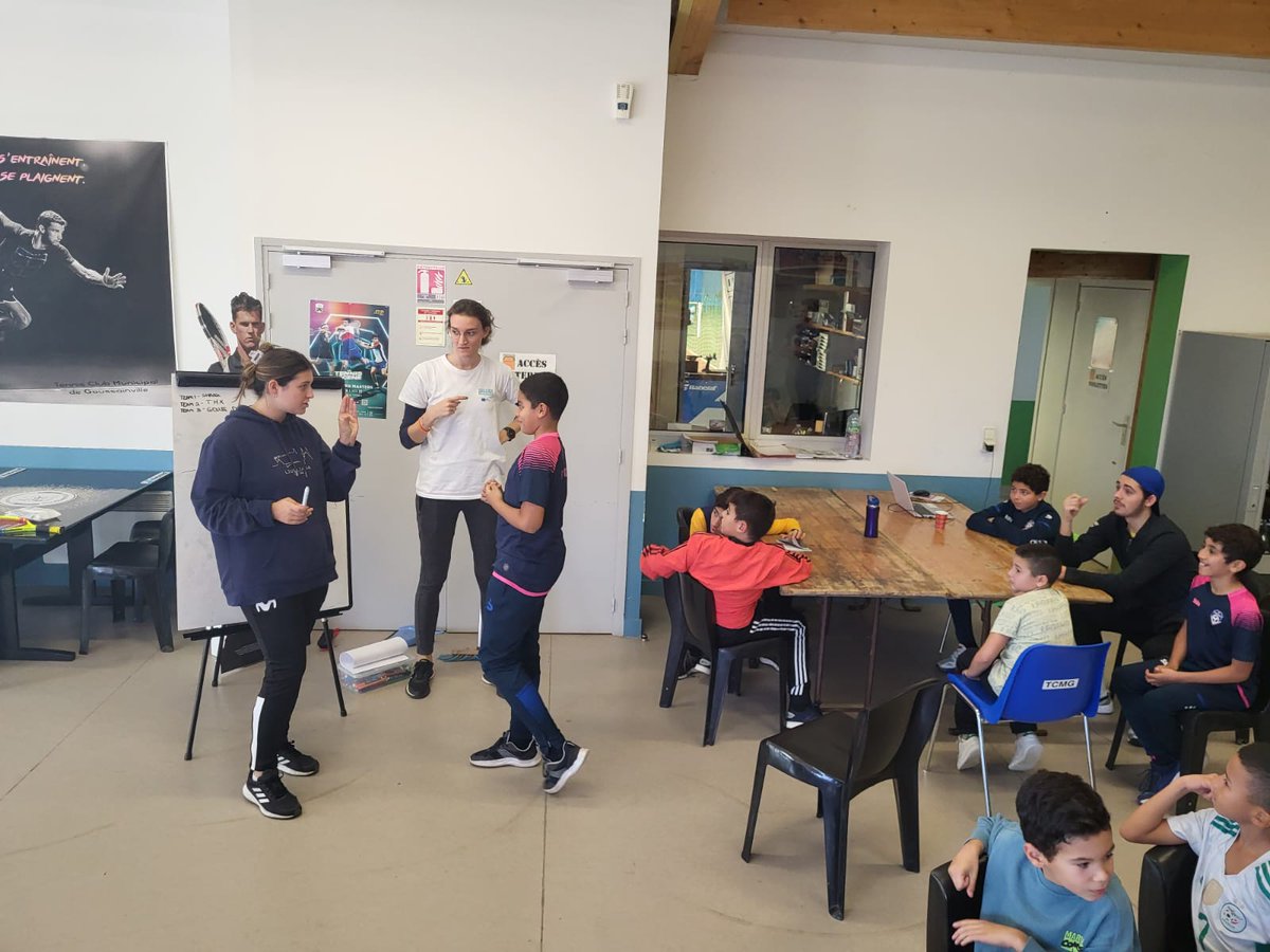 FeteleMur's tweet photo. Fête le Mur x @planet_citizens🤝

Depuis 2021, nous travaillons ensemble pour enseigner les langues étrangères aux jeunes des quartiers prioritaires, les sensibiliser à la citoyenneté européenne et mondiale et les préparer à une future mobilité internationale.🌐 https://t.co/4xavCjGLnK