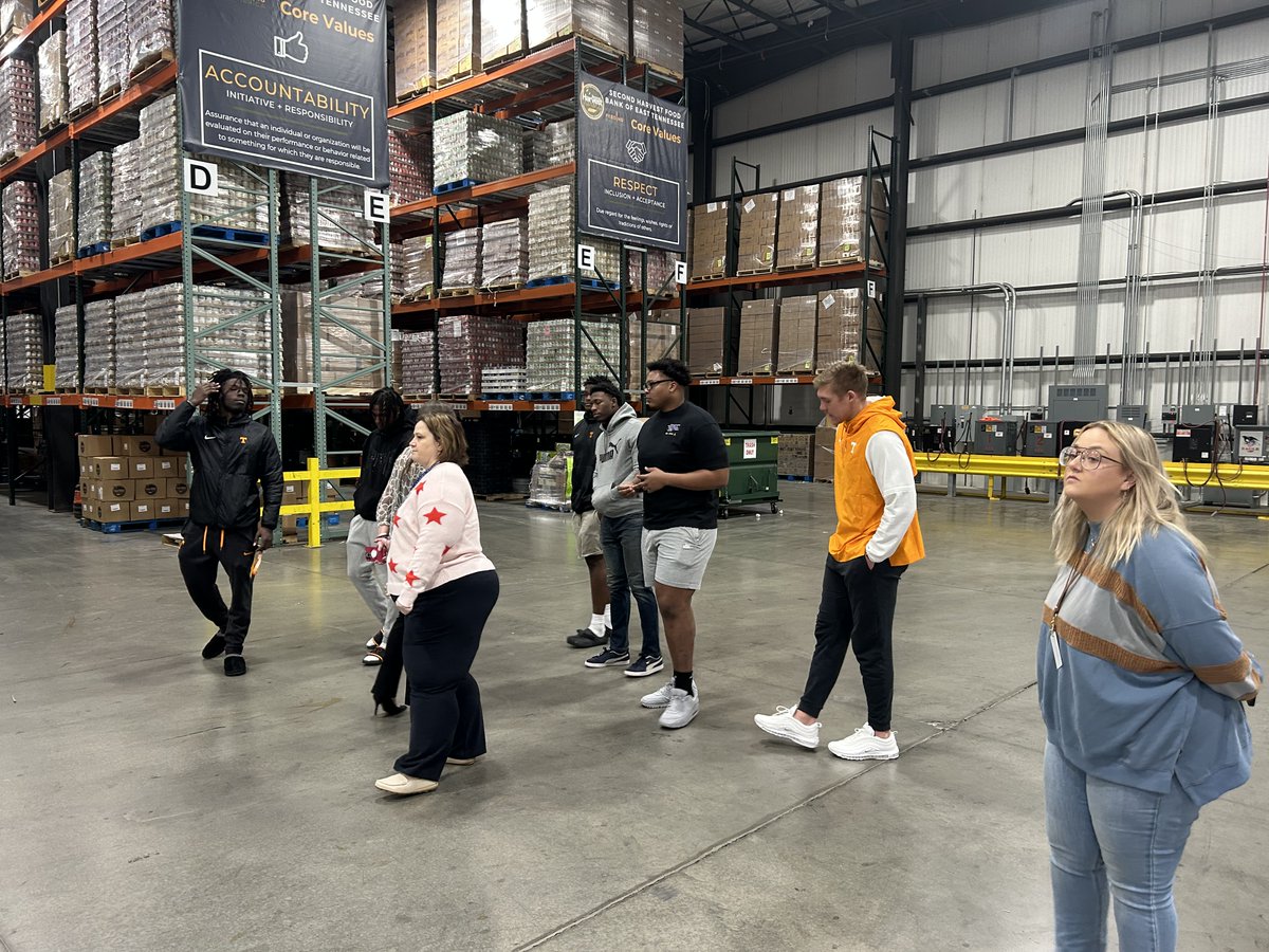vol_legacy's tweet photo. These guys are having a great day at @SecondHarvestET. 

Second Harvest has worked to  feed East Tennesseans experiencing hunger since 1982. Last year, they distributed more than 21 million pounds of food across an 18-county service area through multiple feeding programs! https://t.co/HjxJIS99uj