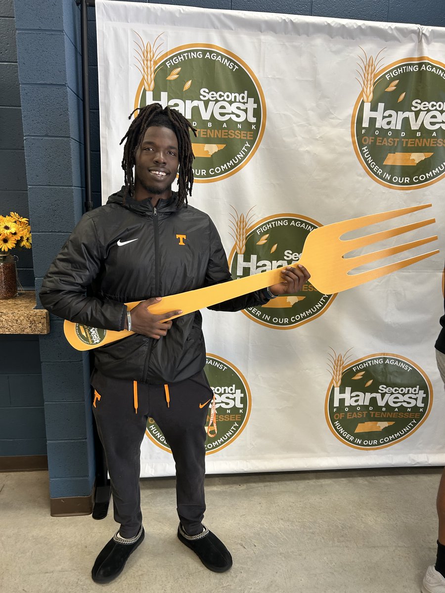 vol_legacy's tweet photo. These guys are having a great day at @SecondHarvestET. 

Second Harvest has worked to  feed East Tennesseans experiencing hunger since 1982. Last year, they distributed more than 21 million pounds of food across an 18-county service area through multiple feeding programs! https://t.co/HjxJIS99uj