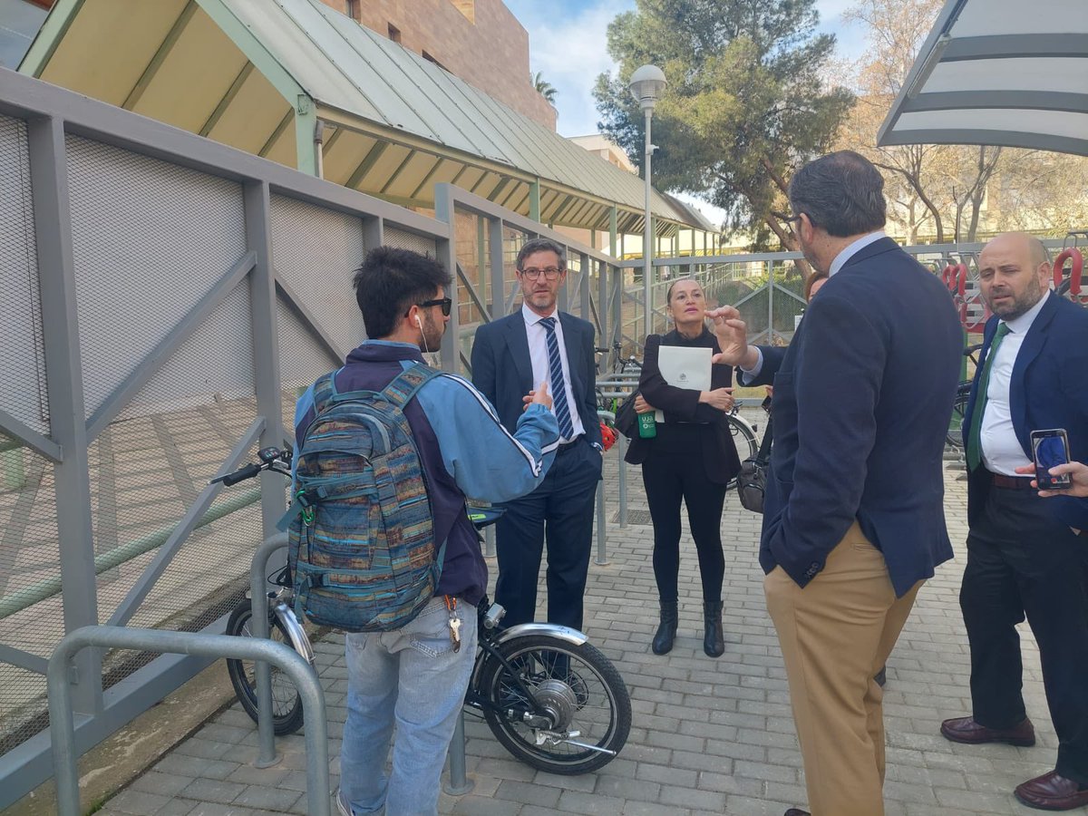 _mcontreras's tweet photo. #HackTheCity un programa entre la @ujaen y el @ctm_jaen de la @FomentoAND para promocionar el uso de la bicicleta eléctrica como transporte sostenible entre la comunidad universitaria https://t.co/2cGuDKCWAB