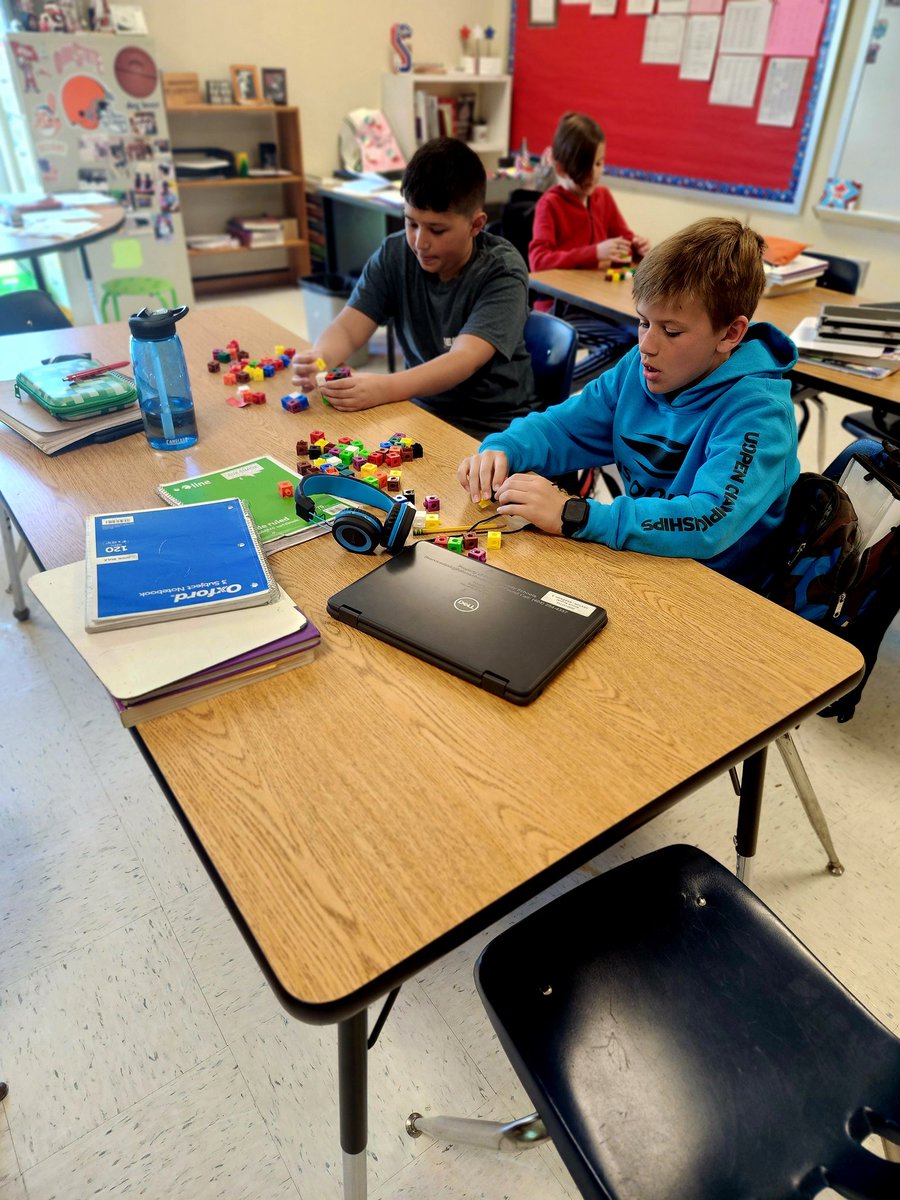 sixersgirl2121's tweet photo. Manipulatives are such an important part of math class - even for 5th graders😁 #findingvolume
@andylallison @SweetAppleES @consolom1 @MrsAlhadeff https://t.co/ko22sGZYOb