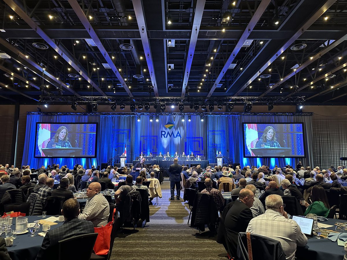 Forian's tweet image. Great to be at @RuralMA’s Spring Convention in Edmonton to meet with municipal and provincial leaders!

Prime opportunity to connect with officials and discuss collection programs, recycling, and extended producer responsibility.

♻️♻️♻️