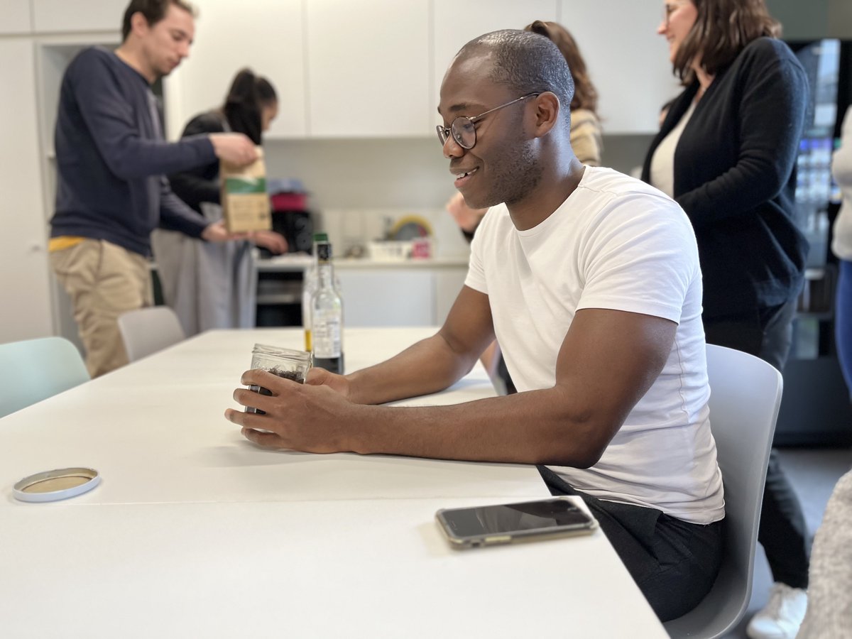 cacomptepourmoi's tweet image. On réduit, on tri, on #composte ♻️

Les Alchimistes Occiterra sont venus nous former à la valorisation de nos bio déchets, plus précisément le composte.

✅Objectif  : 1 tonne de biodéchets collectée par an. 

De quoi faire du bien à notre chère planète 🌎