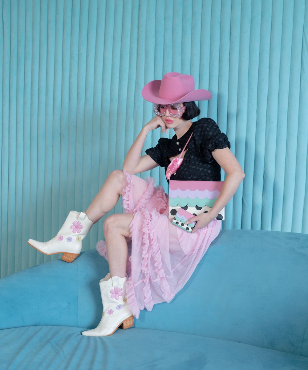 amy_roiland's tweet image. Butrich x me shoe and bag line called POP! #amyroiland #afashionnerdxbutrich #afashionnerd