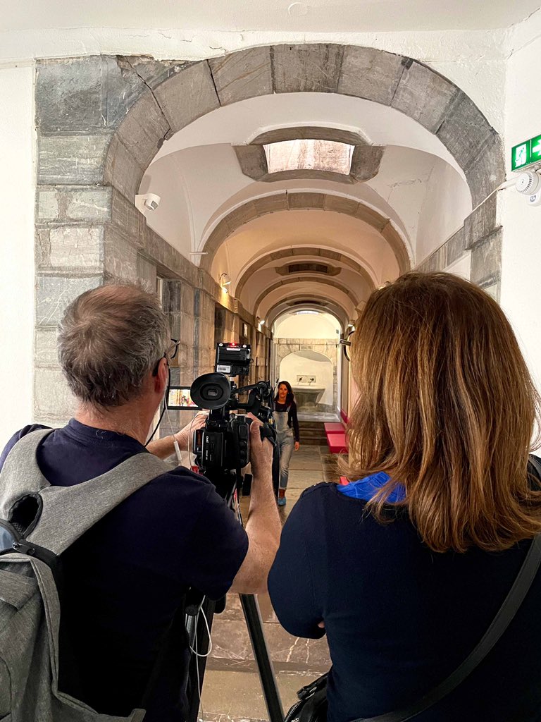🎥 @France2tv est venu tourner un reportage consacré au Pays Toy ! Pic du Midi, Gavarnie et Luz-Saint-Sauveur, l'équipe a découvert les nombreuses facettes de notre vallée à travers le pyrénéisme, le pastoralisme et le thermalisme.   

👉 Rdv le vendredi 24/03 au JT 13h