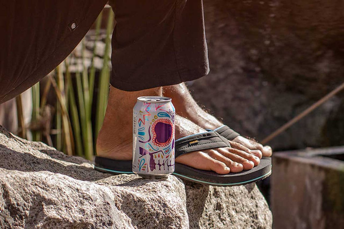 Sanuk x Stone Brewing
@SanukFootwear 
@StoneBrewing 

buff.ly/40pyBKA 

#Fmen #Sanuk #StoneBrewing #limitededition #capsulecollection #smilepassiton #summer #travel #roadtrip #footwear #formen #men #mensfashion #menswear #sandals #sea #water #flipflops #fashion #shoes