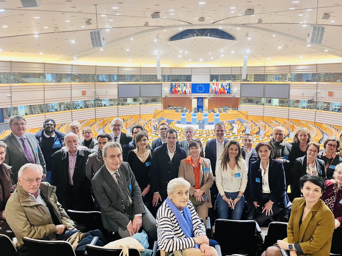 UEHP_Brux's tweet photo. Cette semaine nous avons le plaisir d’accueillir le Conseil d’administration de la @FHP_SSR à #Bruxelles. 
Aujourd’hui nous avons visité le @Europarl_EN avec des échanges sur l’Europe de la santé et l’engagement des acteurs de la santé français dans l’UE. #privatehospitals #uehp https://t.co/yzCTXCUTs9
