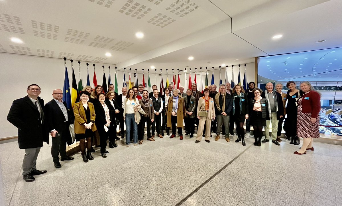 UEHP_Brux's tweet photo. Cette semaine nous avons le plaisir d’accueillir le Conseil d’administration de la @FHP_SSR à #Bruxelles. 
Aujourd’hui nous avons visité le @Europarl_EN avec des échanges sur l’Europe de la santé et l’engagement des acteurs de la santé français dans l’UE. #privatehospitals #uehp https://t.co/yzCTXCUTs9