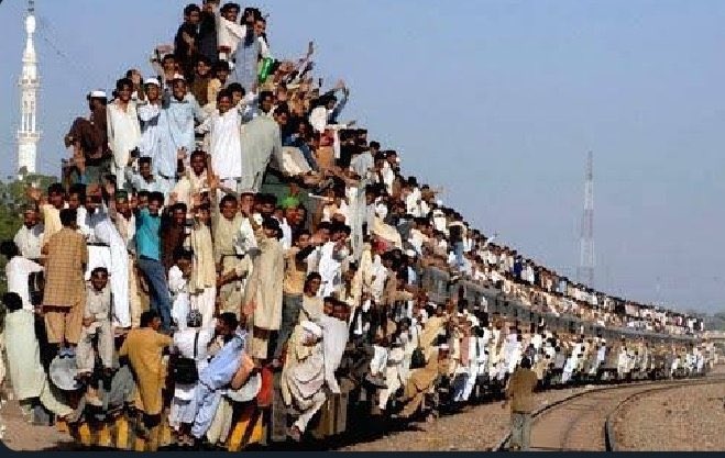 ShazMeta's tweet image. People checking Twitter to confirm earth quake. Hil kar pata nahi chala? 
#earthquake #delhi #dilli #LikeCrazy #BREAKING