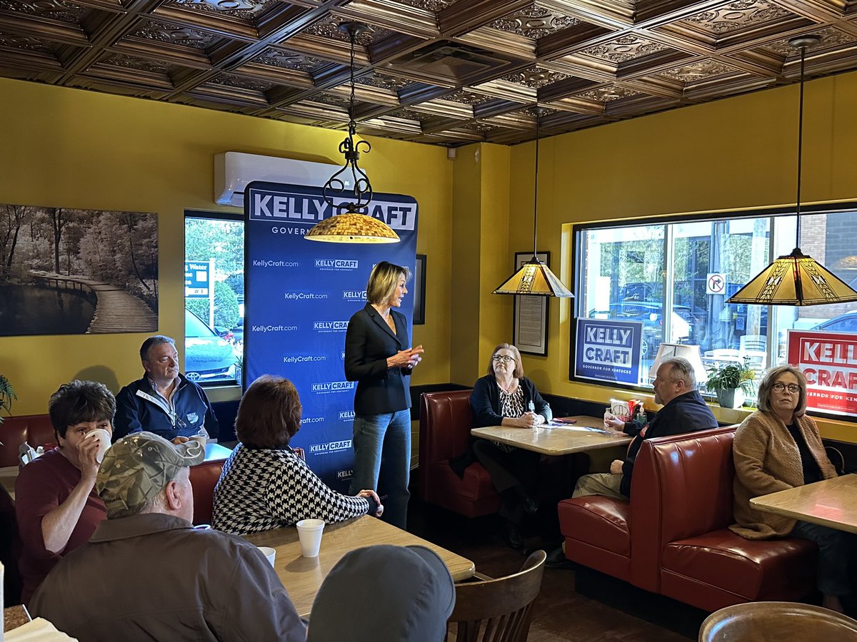 KellyCraftKY's tweet photo. Stopped by Billy Ray’s Restaurant, a well known local favorite spot in Prestonsburg on my #kitchentabletour. As your next Governor, I am ready to listen and ready to serve! https://t.co/91UEKFC4XO