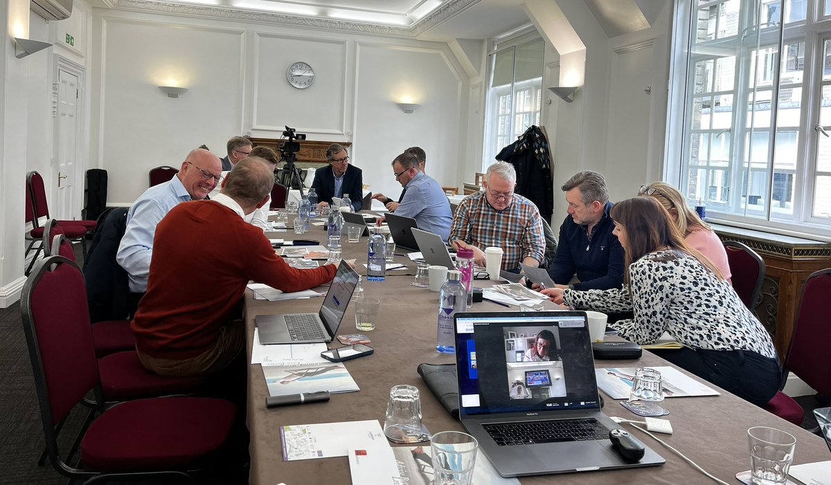 Heale2011's tweet photo. Working with group of Financial Planning &amp; Wealth Management CEOs today on Leadership of self, team &amp; culture. Good to still refer back to the Vyners Way document that we first produced in 2014/15. @Vynersschool https://t.co/vwoXM6UIiq