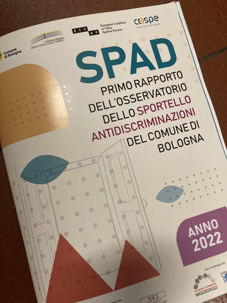 Afrmed's tweet image. Davide Costantino di @cospeonlus espone il rapporto: il 61% dei casi di #discriminazione segnalato allo #spad riguarda “Provenienza e nazionalità”. Il genere dichiarato dalle vittime: 13 donne, 11 uomo, 5 discr. collettiva, 4 nucleo fam., 2 ND.