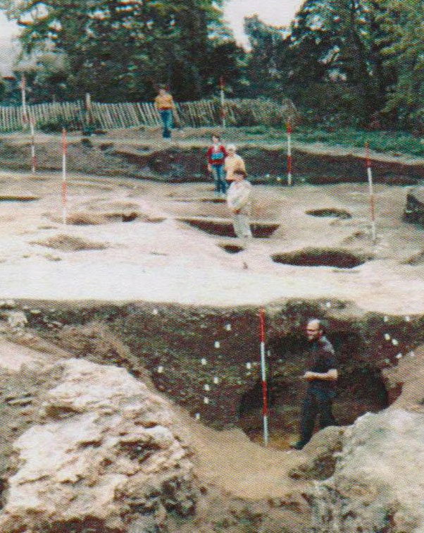 A piece of seventh-century glass found in excavations near St Mary's Aylesbury, where a 2m tall Iron Age ditch is thought to have been reused as an enclosure boundary around the early minster. Hopefully it's on show in the new exhibitions at @BucksMuseum! bucksas.org.uk/obj6cross.html