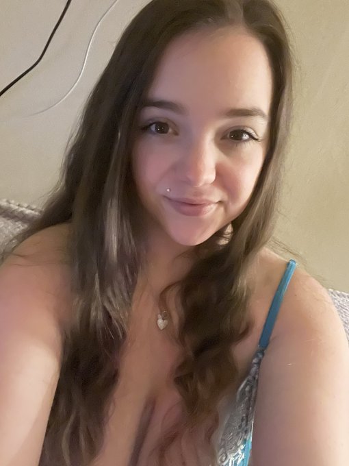 Ich w&uuml;nsche euch allen einen sch&ouml;nen Abend ☺️😘 https://t.co/rRzYPjHqIU<a href="/tag/curvy"class="tags"><span>#curvy</span></a><a href="/tag/teen"class="tags"><span>#teen</span></a><a href="/tag/inkedgirl"class="tags"><span>#inkedgirl</span></a><a href="/tag/curvygirl"class="tags"><span>#curvygirl</span></a><a href="/tag/camgirl"class="tags"><span>#camgirl</span></a><a href="/tag/piercings"class="tags"><span>#piercings</span></a>