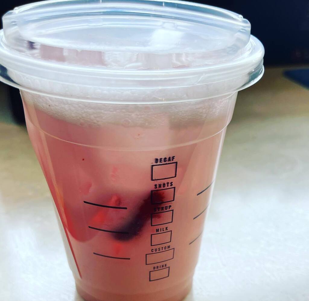 IlikeitFrantic's tweet photo. Why yes I am drinking some calories today. #pinkdrink as I have been told it’s better to have a little to quench a craving than go overboard when you give in. Plus it’s adding some better carbs and calories than potatoes. https://t.co/rHekcFcUVA https://t.co/JxVKWBy19J
