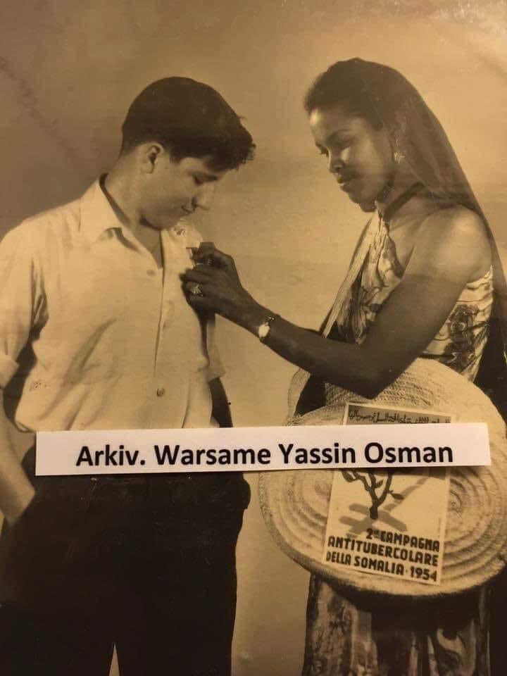 FowziHerzi's tweet photo. This picture was taken in 1954 in Mogadishu,Somalia. It showed a Somali girl who’s vaccinating an Emirate boy against TB and cholera. At the time, the Emirate boy was a student studying in Mogadishu with a full scholarship grant. Now the Emirates are messing up with our internal political affairs and they are giving us a biscuit,rice, beans handouts. What a pity!

@UNSomalia,@TheVillaSomalia,@emirates,@RTErdogan
