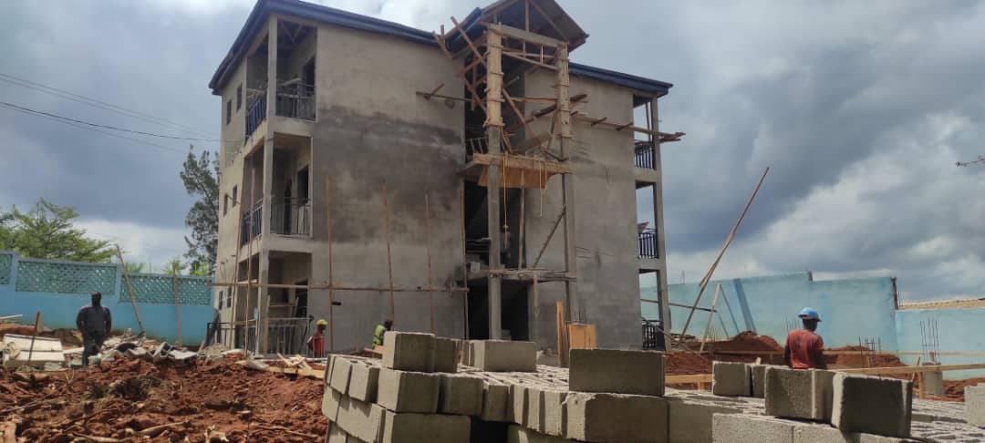 Minjec00237's tweet photo. Ce 21 Mars 2023, l'Inspecteur Général des Services, Simon Wadjiri a effectué au nom du Minjec @MFoutsou, une descente d'évaluation des travaux du chantier de construction du Centre de Référence du Réarmement Moral Civique et Entrepreneurial #Reamorce situé à NKOLNDA par Yaoundé. https://t.co/w6tmkKCPf0