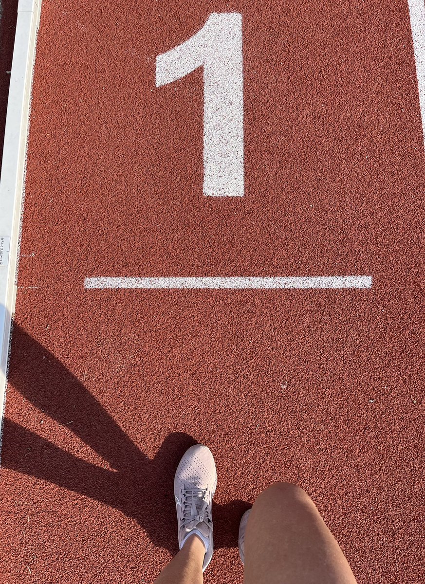 Sararunning's tweet photo. Finalmente è accaduto dopo 4 anni e mezzo una figata ritornare a correre su questa bellissima pista😊 un po’ di riscaldamento e poi qualche 400 per prendere confidenza ma è bastato per darmi una scossa di forte adrenalina😉🏃🏻♀️ #backtotrack #positivemind #nevergiveup https://t.co/idID8RMTY9