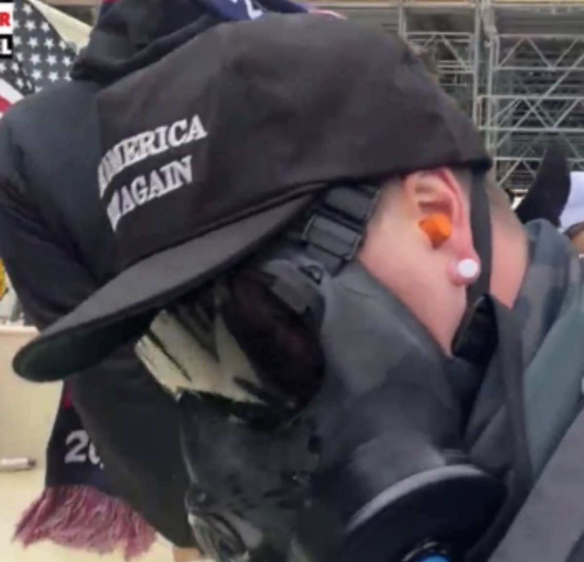 Laurieluvsmolly's tweet photo. 🚨JUST ANNOUNCED-#MAGACult Geoffrey Sills, 30, gets 52 mos for violently assaulting police during the J6th Insurrection. Sills, threw a pole, flashed a strobe light and repeatedly beat police w/baton. Sills blames former President Trump. 
#NeverForgetJanuary6th #TrumpArrest https://t.co/rrpq8nElVN