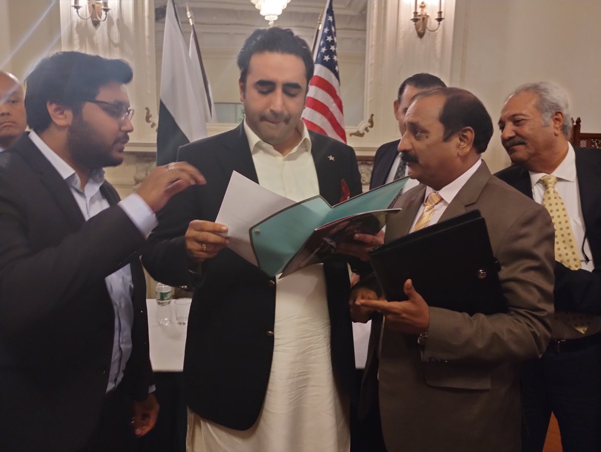 PPPUSA_Org's tweet photo. Congratulations #QamarJaved notified as Senior Vice President #MinoritiesWing for #PPPUSA
#Overseas #Pakistan #MinoritiesWing #USA #PPPUSA #ReligiousMinorities
@BBhuttoZardari @BakhtawarBZ @AseefaBZ
@SurendarValasai @MediaCellPPP @PPPDigitalUSA https://t.co/Olfd92R7AS