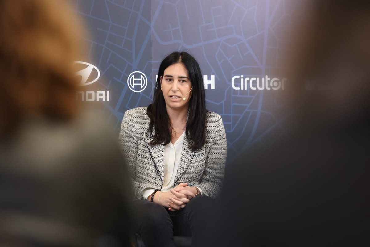 Business Insider España (@biespana) on Twitter photo Laura Ferrer de <a href="/CapgeminiEngES/">Capgemini Engineering España</a> "la seguridad es fundamental y es lo que va a retrasar el coche autónomo 100%. Tenemos dos velocidades: primer nivel que ya está integrado en los coches, asistentes de conducción, y después vendrá la conducción autónoma que tardará mucho más" Laura Ferrer de <a href="/CapgeminiEngES/">Capgemini Engineering España</a> "la seguridad es fundamental y es lo que va a retrasar el coche autónomo 100%. Tenemos dos velocidades: primer nivel que ya está integrado en los coches, asistentes de conducción, y después vendrá la conducción autónoma que tardará mucho más"